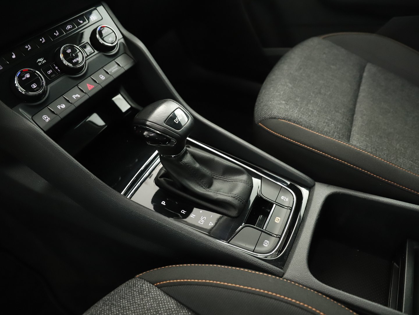 Škoda KAROQ Ambition SC TDI DSG | Bild 24 von 31