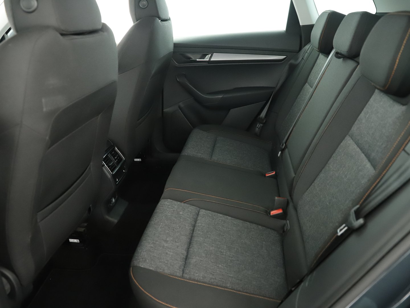 Škoda KAROQ Ambition SC TDI DSG | Bild 25 von 31