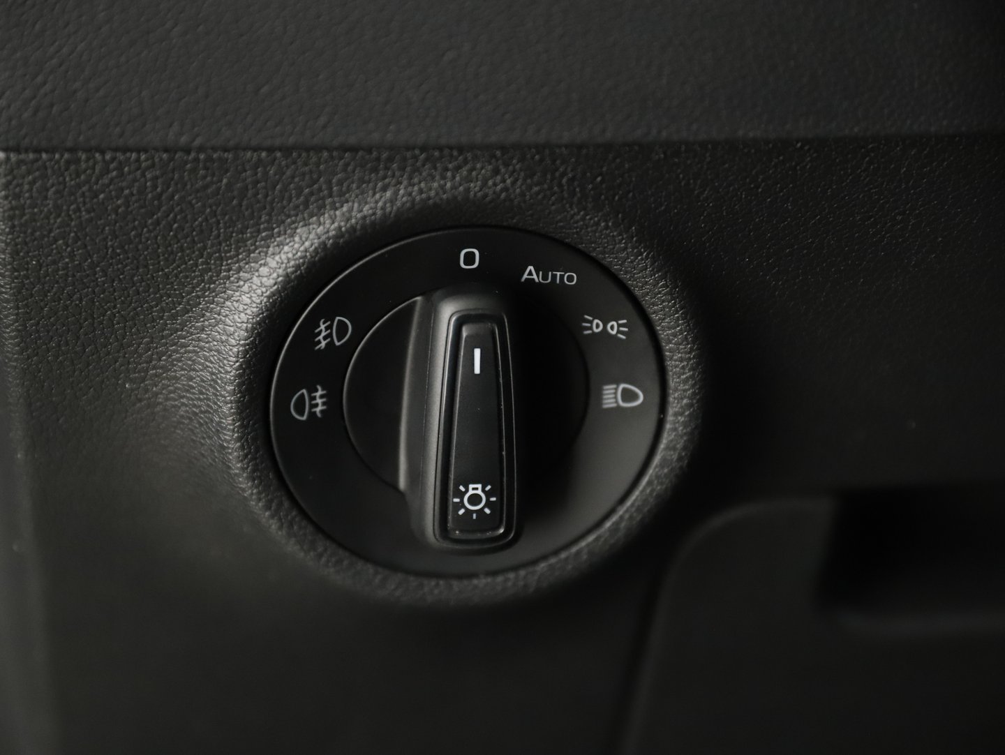 Škoda KAROQ Ambition SC TDI DSG | Bild 12 von 31