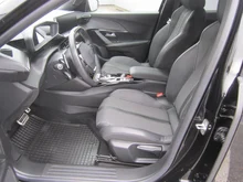 Peugeot 2008 PureTech 130 S&S GT EAT8 in schwarz