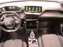 Peugeot 2008 PureTech 130 S&S GT EAT8 in schwarz