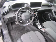 Peugeot 2008 PureTech 130 S&S GT EAT8 in schwarz