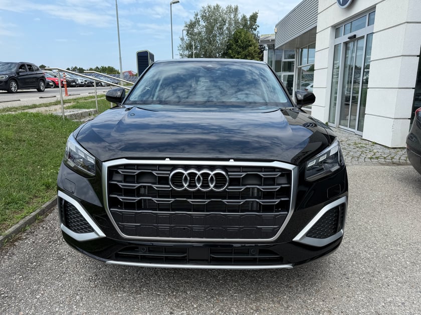Audi Q2 30 TFSI admired