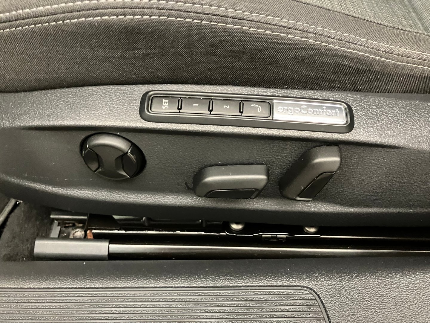 VW Passat Variant Business TDI | Bild 31 von 37