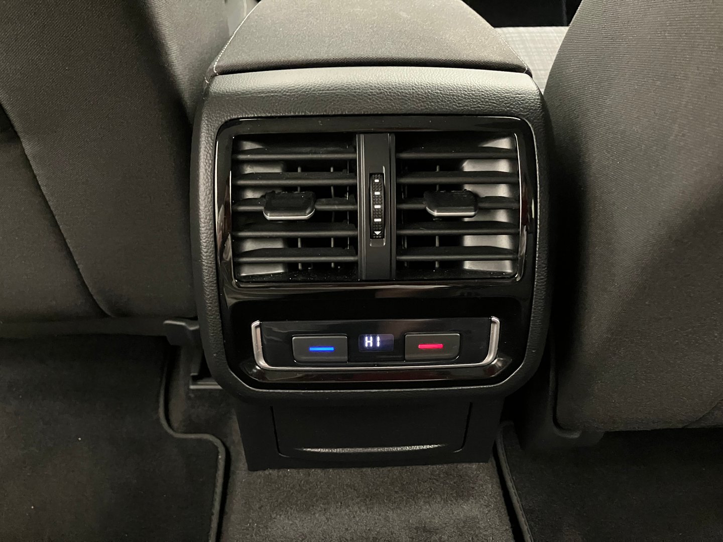 VW Passat Variant Business TDI | Bild 33 von 37