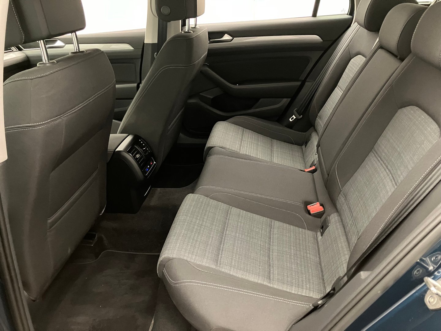 VW Passat Variant Business TDI | Bild 32 von 37
