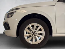 Škoda Kamiq Selection TSI in Moon-Weiß Metallic