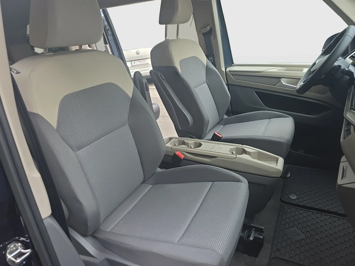 Bild eines VW Multivan Business ÜH eHybrid 180 kW 4M