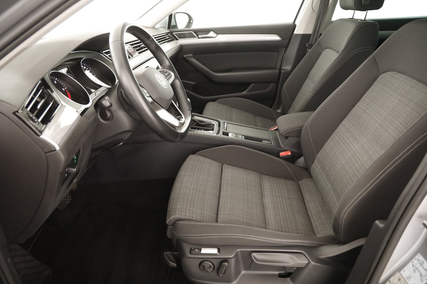 VW Passat Variant Business TDI DSG | Bild 8 von 23