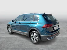 VW Tiguan Elegance eHybrid DSG in Nightschade Blue Metallic