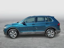 VW Tiguan Elegance eHybrid DSG in Nightschade Blue Metallic