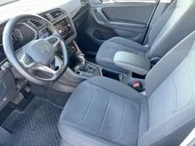 VW Tiguan Elegance eHybrid DSG in Nightschade Blue Metallic