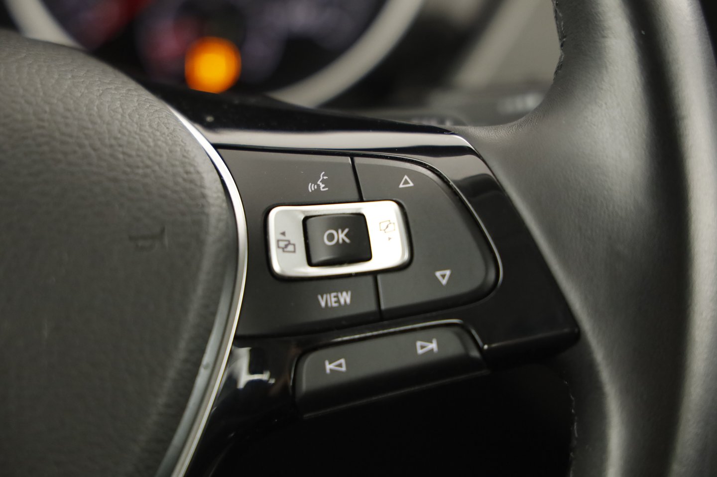 VW Touran Comfortline TDI SCR DSG | Bild 9 von 18