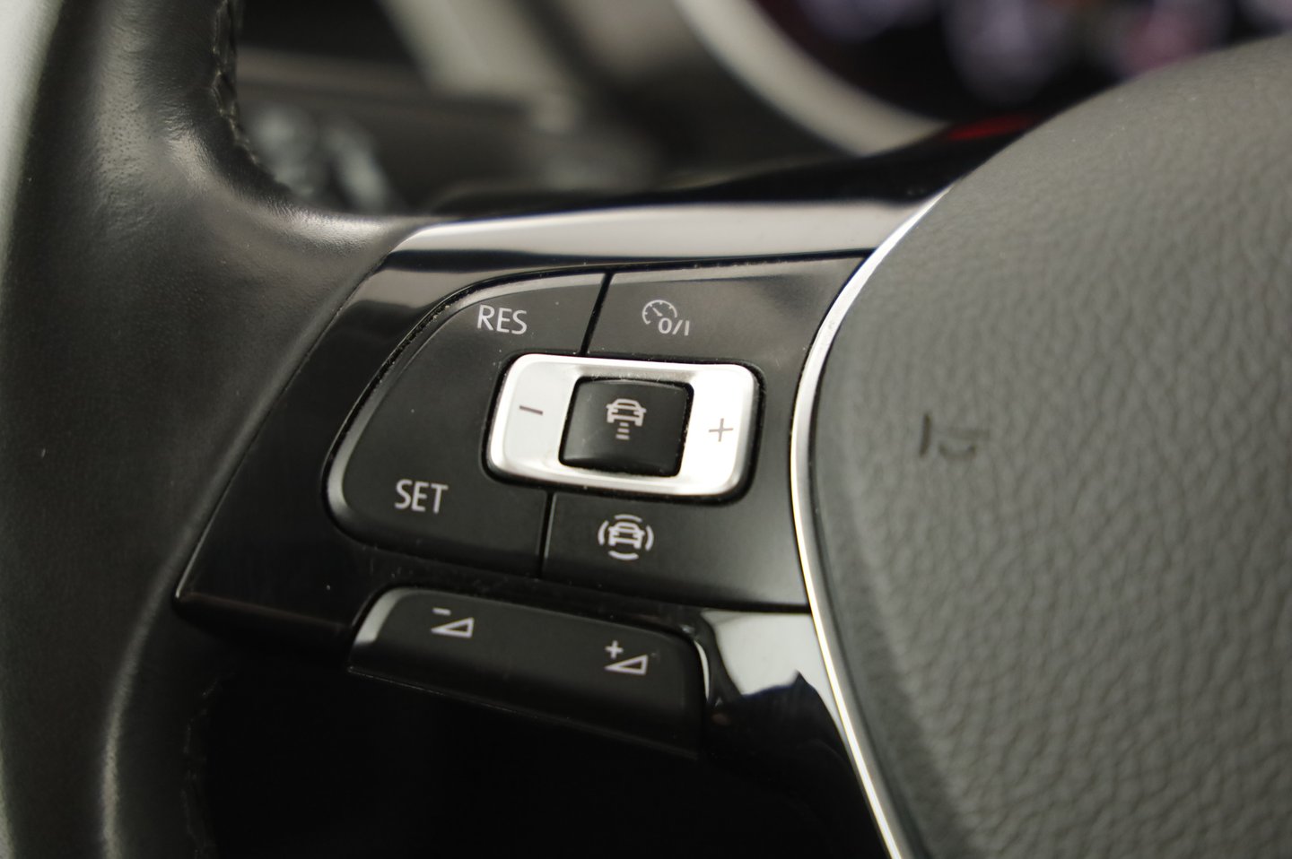 VW Touran Comfortline TDI SCR DSG | Bild 8 von 18