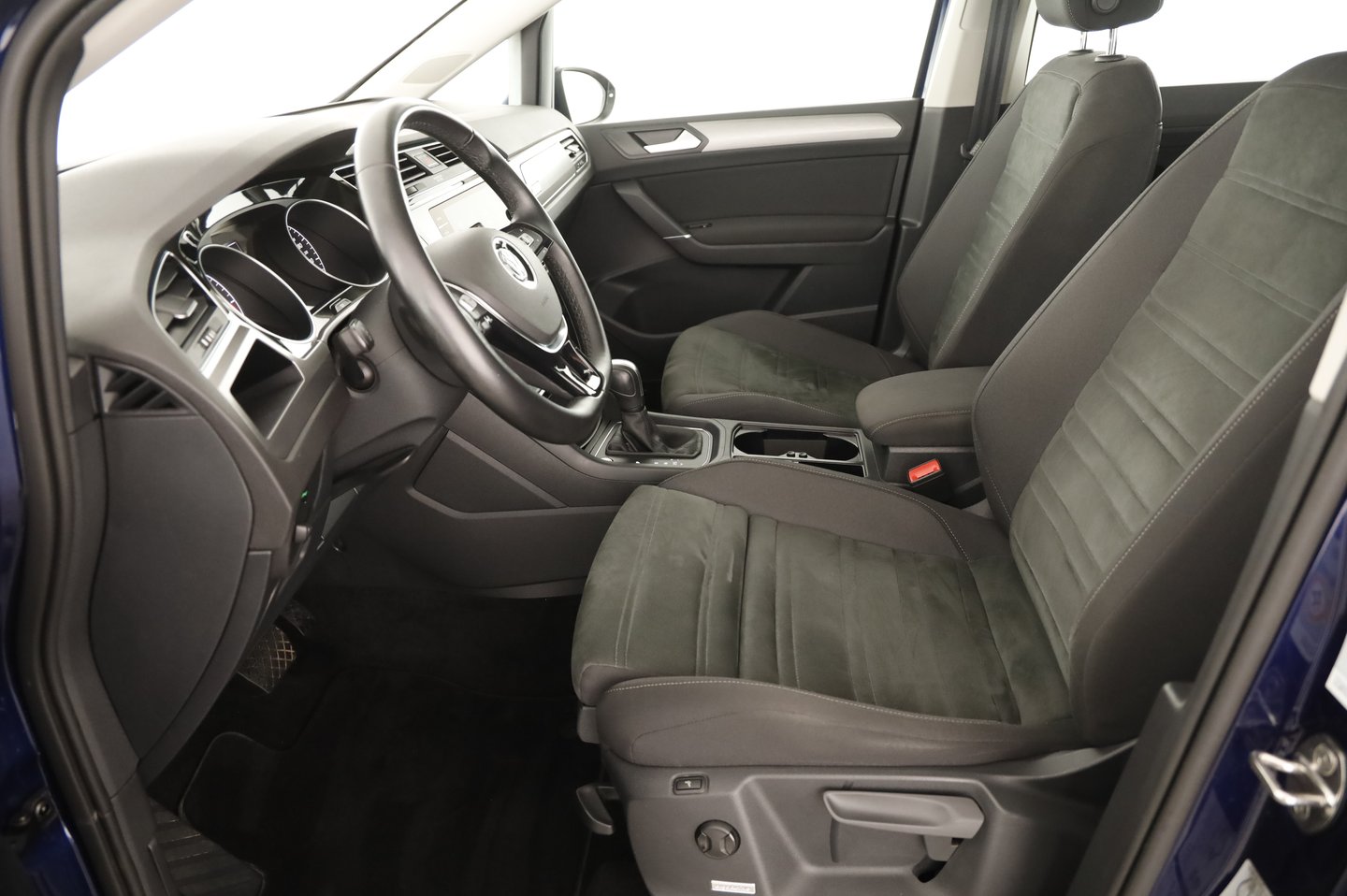 VW Touran Comfortline TDI SCR DSG | Bild 5 von 18