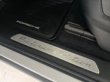 Porsche Cayenne E-Hybrid Coupé Platinum Edition in weiß