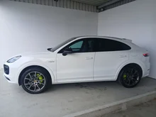 Porsche Cayenne E-Hybrid Coupé Platinum Edition in weiß