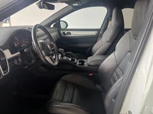 Porsche Cayenne E-Hybrid Coupé Platinum Edition in weiß