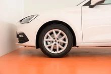 SEAT Leon SP Kombi Style Edition 1.5 eTSI DSG in Candy-Weiß