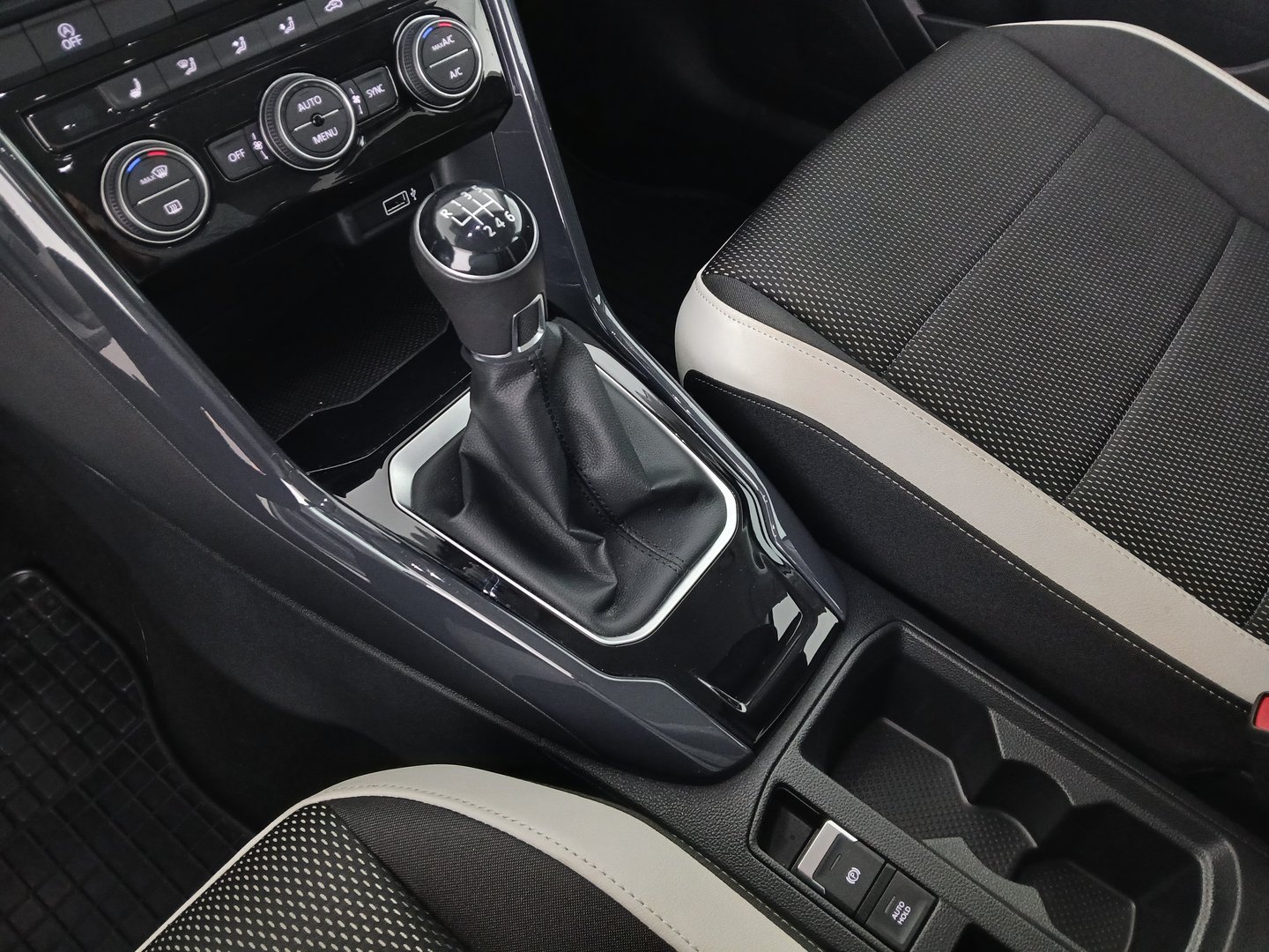 VW T-Roc Sport TSI ACT OPF | Bild 25 von 30