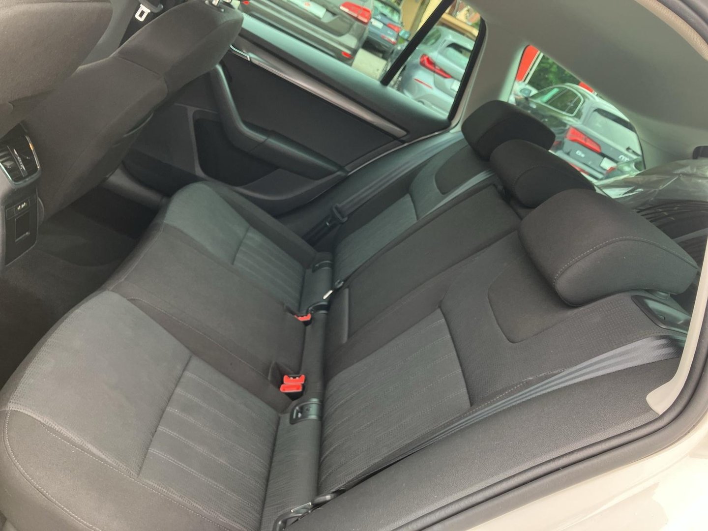Škoda OCTAVIA Combi Style Limited TDI | Bild 16 von 17
