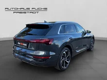 Audi Q8 50 e-tron quattro business in Manhattangrau Metallic