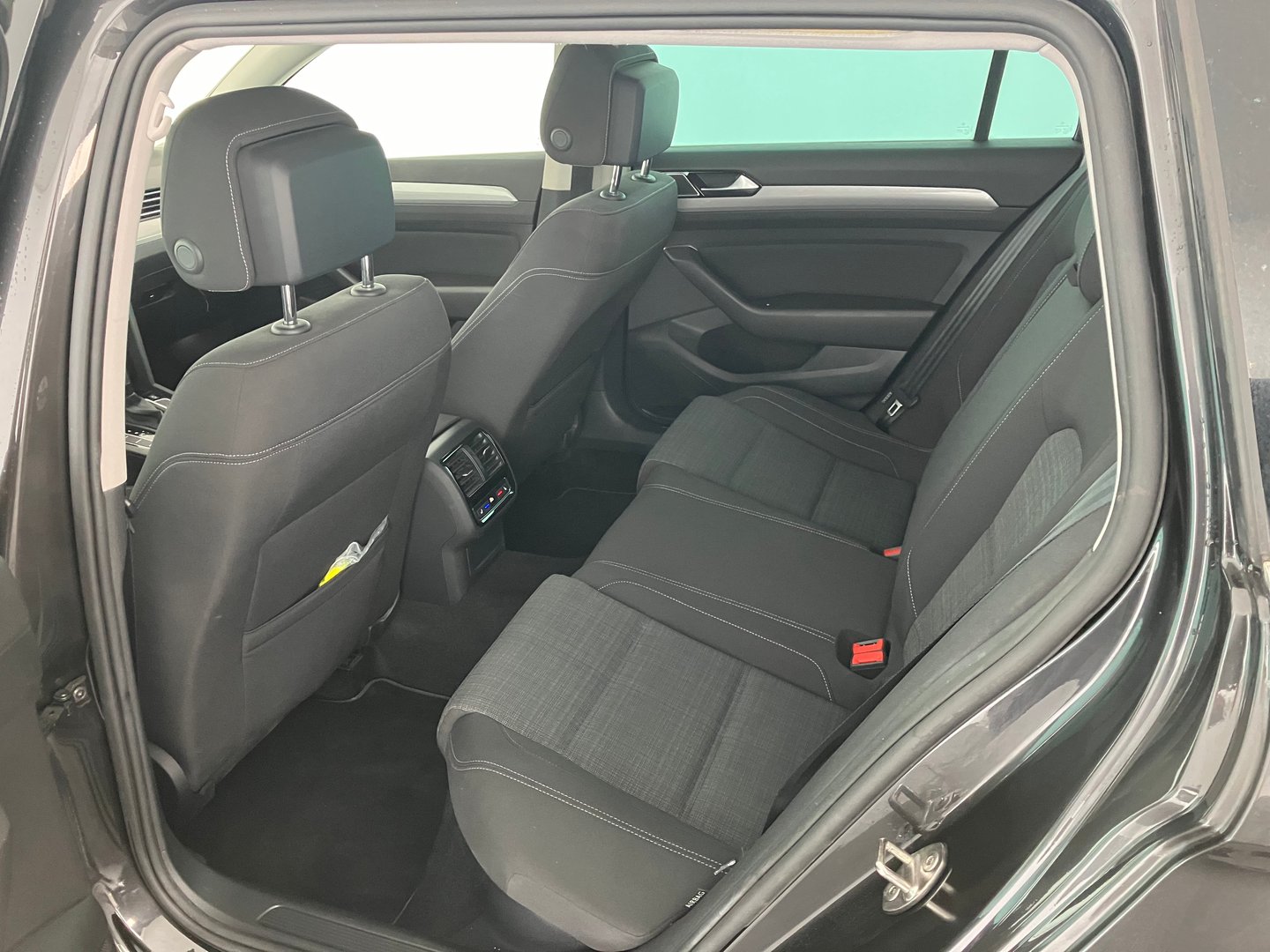 VW Passat Var. Business TDI SCR 4MOTION DSG | Bild 14 von 17