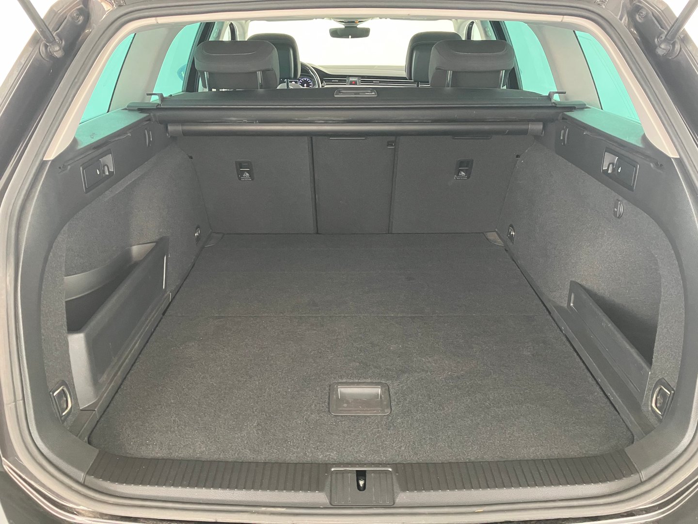 VW Passat Var. Business TDI SCR 4MOTION DSG | Bild 15 von 17