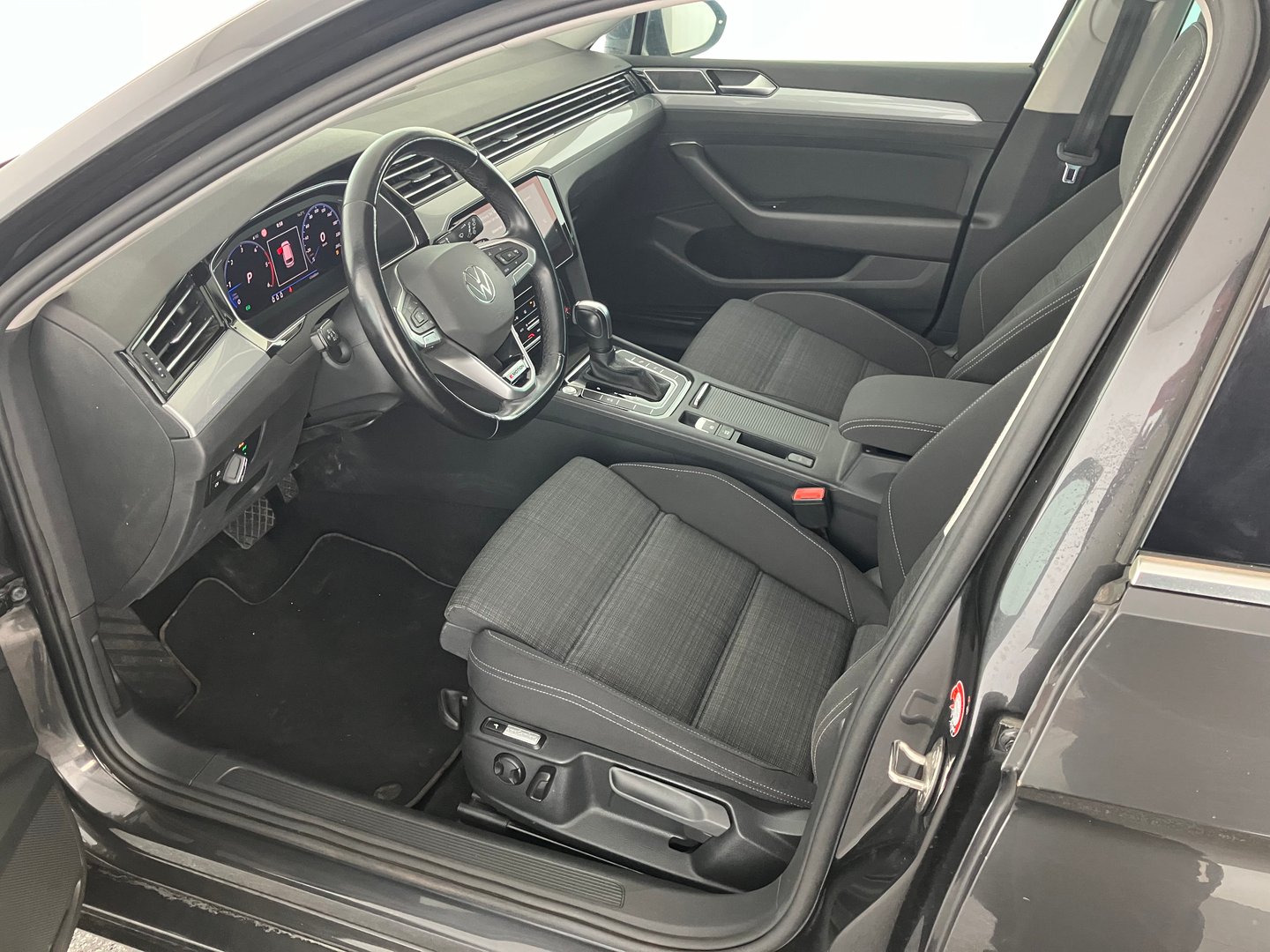 VW Passat Var. Business TDI SCR 4MOTION DSG | Bild 4 von 17