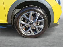 Audi A1 allstreet 25 TFSI intense in Pythongelb Metallic