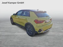Audi A1 allstreet 25 TFSI intense in Pythongelb Metallic