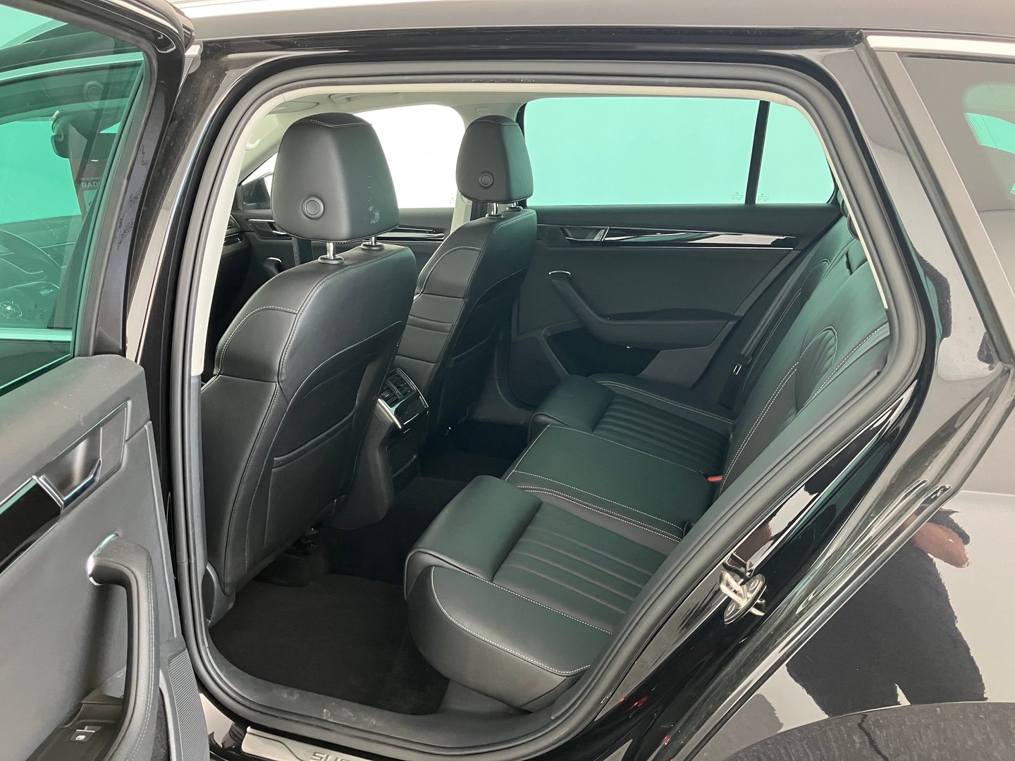 Škoda SUPERB Combi L&K TDI DSG | Bild 11 von 15