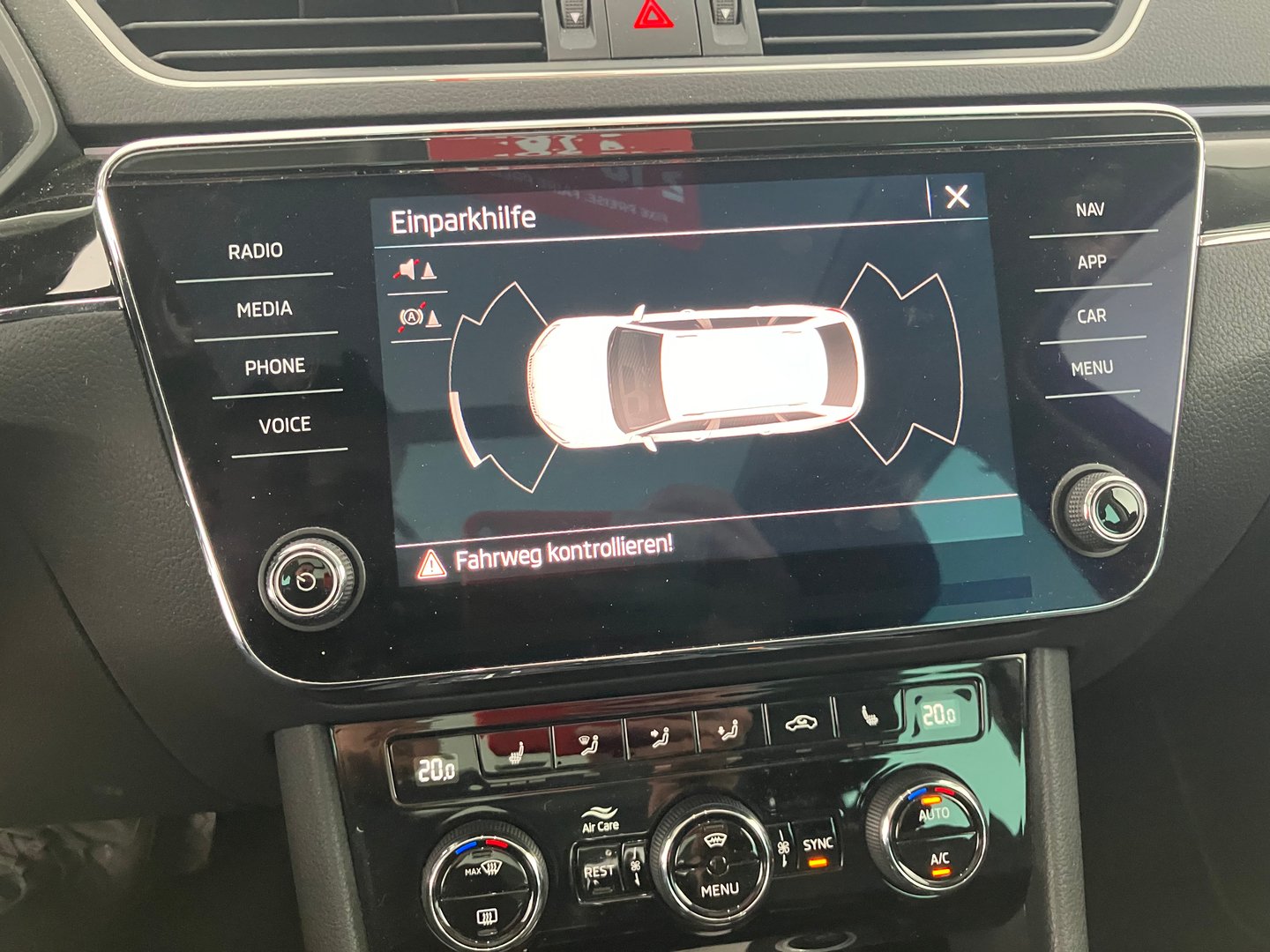 Škoda SUPERB Combi L&K TDI DSG | Bild 10 von 15