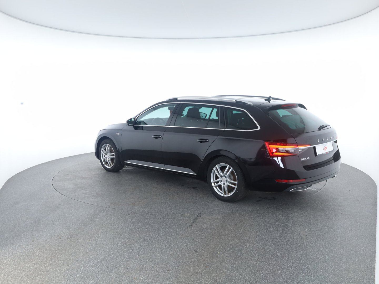Škoda SUPERB Combi L&K TDI DSG | Bild 2 von 15