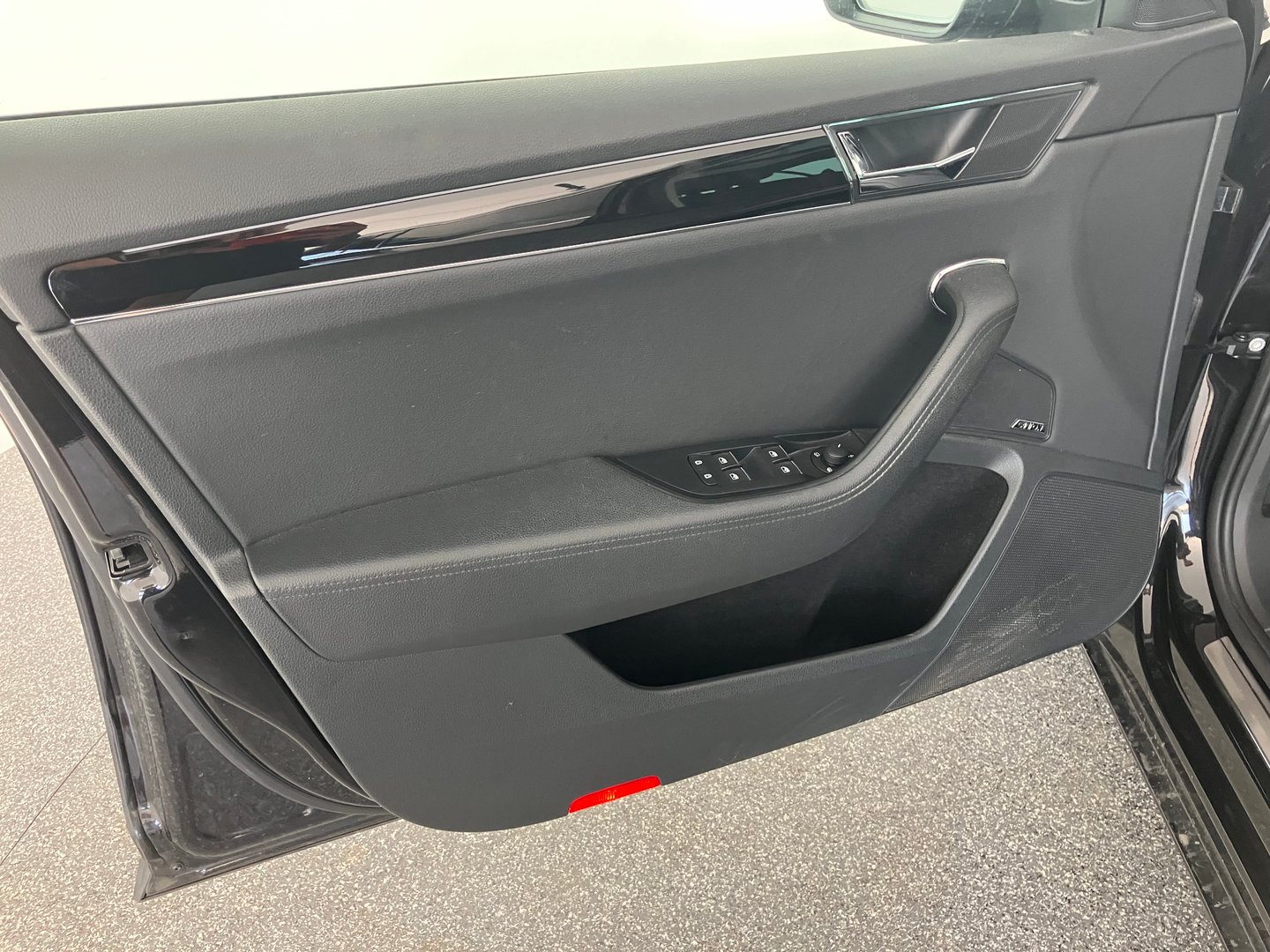 Škoda SUPERB Combi L&K TDI DSG | Bild 4 von 15