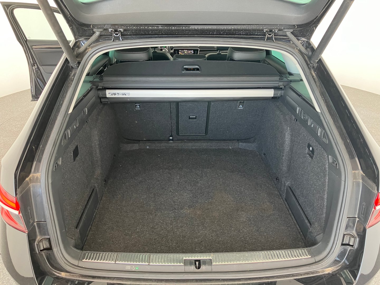 Škoda SUPERB Combi L&K TDI DSG | Bild 12 von 15