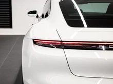Porsche Taycan Plus in weiss - normal