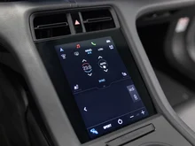 Porsche Taycan Plus in weiss - normal