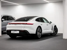 Porsche Taycan Plus in weiss - normal