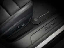 Porsche Taycan Plus in weiss - normal