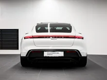 Porsche Taycan Plus in weiss - normal