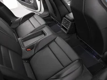 Porsche Taycan Plus in weiss - normal