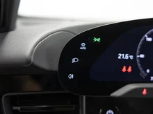 Porsche Taycan Plus in weiss - normal