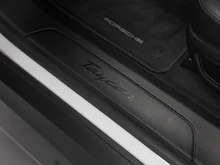 Porsche Taycan Plus in weiss - normal