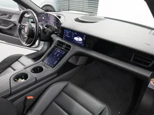 Porsche Taycan Plus in weiss - normal