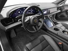 Porsche Taycan Plus in weiss - normal