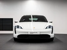 Porsche Taycan Plus in weiss - normal