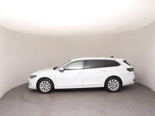 VW Passat Variant Business eHybrid 150kW in Pure White