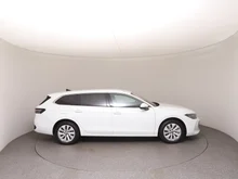 VW Passat Variant Business eHybrid 150kW in Pure White