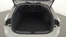 VW Passat Variant Business eHybrid 150kW in Pure White